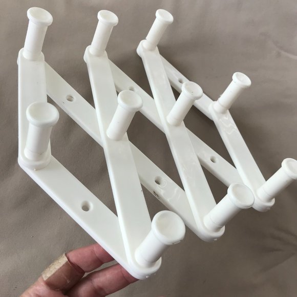 Vintage white Plastic Accordion Peg Hanger Made in USA - Picture 2 of 5